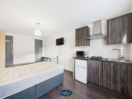 Studio to rent - Photo 1