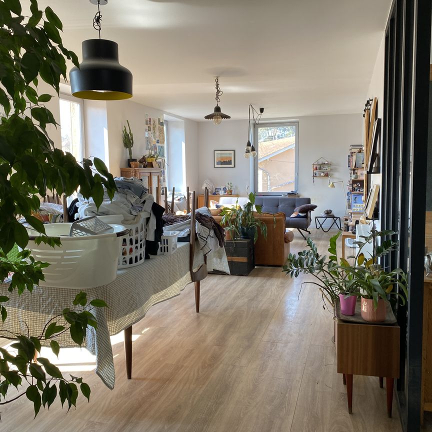 Location Maison 5 pièces 184m² CHAZAY D AZERGUES 69380 - Photo 1