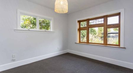 Pet friendly executive home in Strowan! - Photo 5