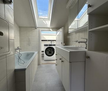Frisch renovierte 4.5-Zimmerdachwohnung im Zentrum - Photo 2