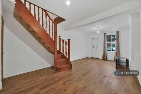 3 bedroom terraced house to rent - Photo 4