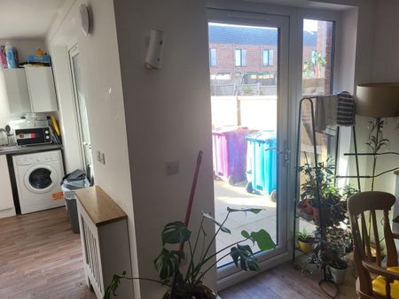 Room in a Shared House, Laburnum Road, L7 - Photo 3