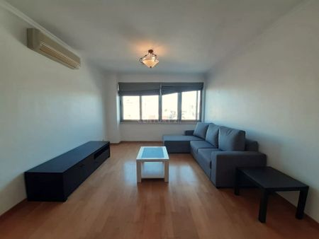 Excelente T2 Mobilado e Equipado (2 suites) com Parqueamento - Avenidas Novas - Photo 2