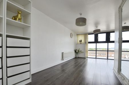 Bramley Crescent, Ilford, Essex, IG2 6JS - Photo 3