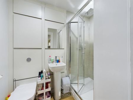 Property to rent - Photo 2