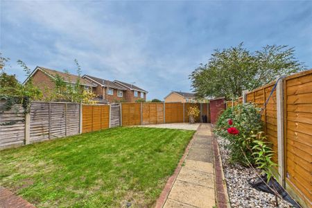 3 bedroom end of terrace house to rent - Photo 2