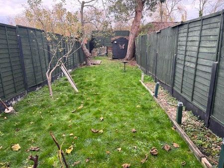 3 bedroom terraced house to rent - Photo 4