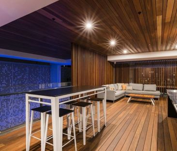 Modern Apartment with City Views in Prime South Brisbane Location - Photo 2