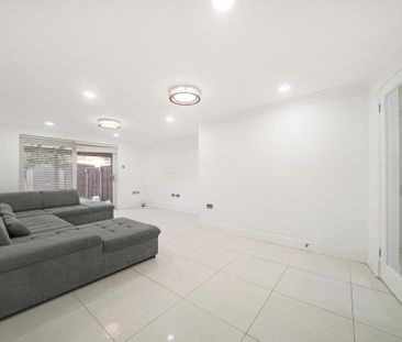 4 bedroom terraced house to rent - Photo 5