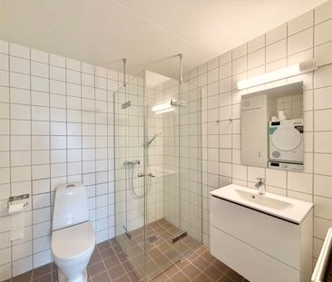 Rummelig seniorlejlighed med altan i Odense SV - Photo 4
