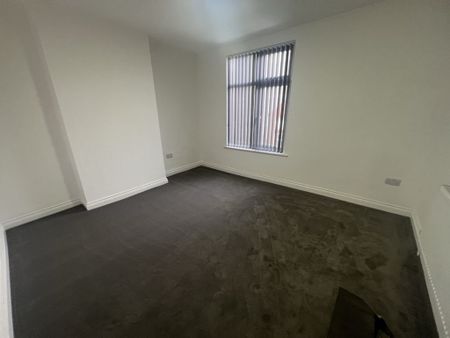 3 Bedroom Maisonette - Photo 2