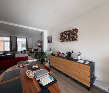 Ruim én lichtrijk 2 slaapkamer appartement te huur mét inpandige st... - Photo 5