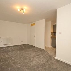 High Street, CT11 9YF, Ramsgate - Photo 1