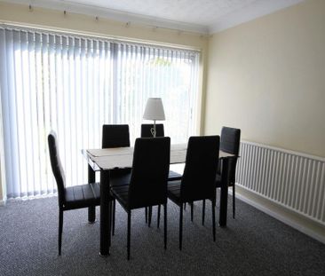4 bedroom detached house to rent - Photo 3