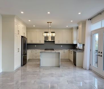 For Lease - 22 Upbound Court, East Gwillimbury, Ontario - Photo 3