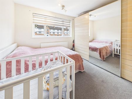 Manor Court, Twickenham, Middlesex, TW2 - Photo 2