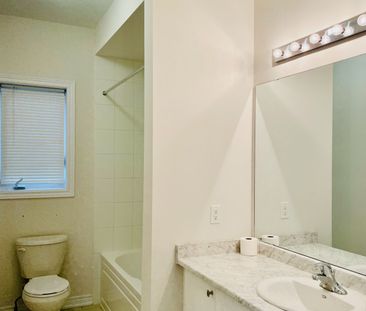 For Lease - 1371 Klondike Court, Oshawa, Ontario - Photo 2