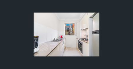 Spacious unit with huge back yard! - Photo 3