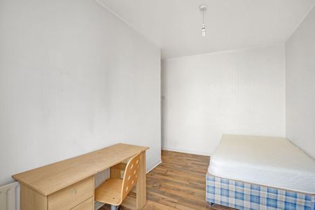 3 bedroom flat to rent - Photo 5