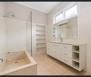 Position, Pool and A Perfect Family Home - Photo 5