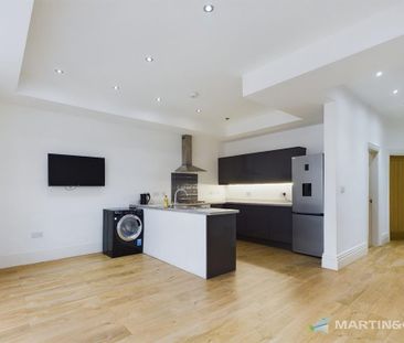 4 bedroom semi-detached house to rent - Photo 3