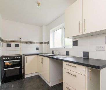 3 bed Apartment To Let - Photo 5