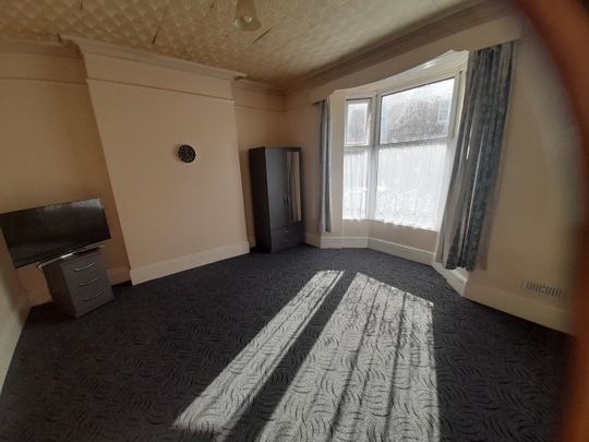 Studio Flat, Hampton Road, B6 - Photo 1