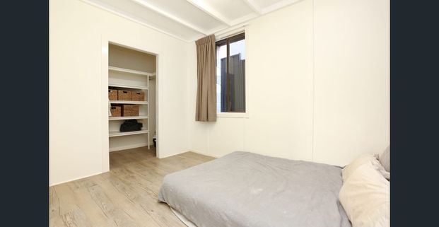 CENTRAL COOLANGATTA TWO BEDROOM UNIT - Photo 1