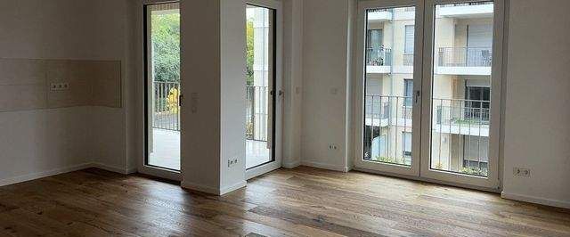 ERSTBEZUG! Interessante 3-Zimmerwohnung an der Elbe! 2 Balkone, Barrierefrei, Lift! - Foto 1