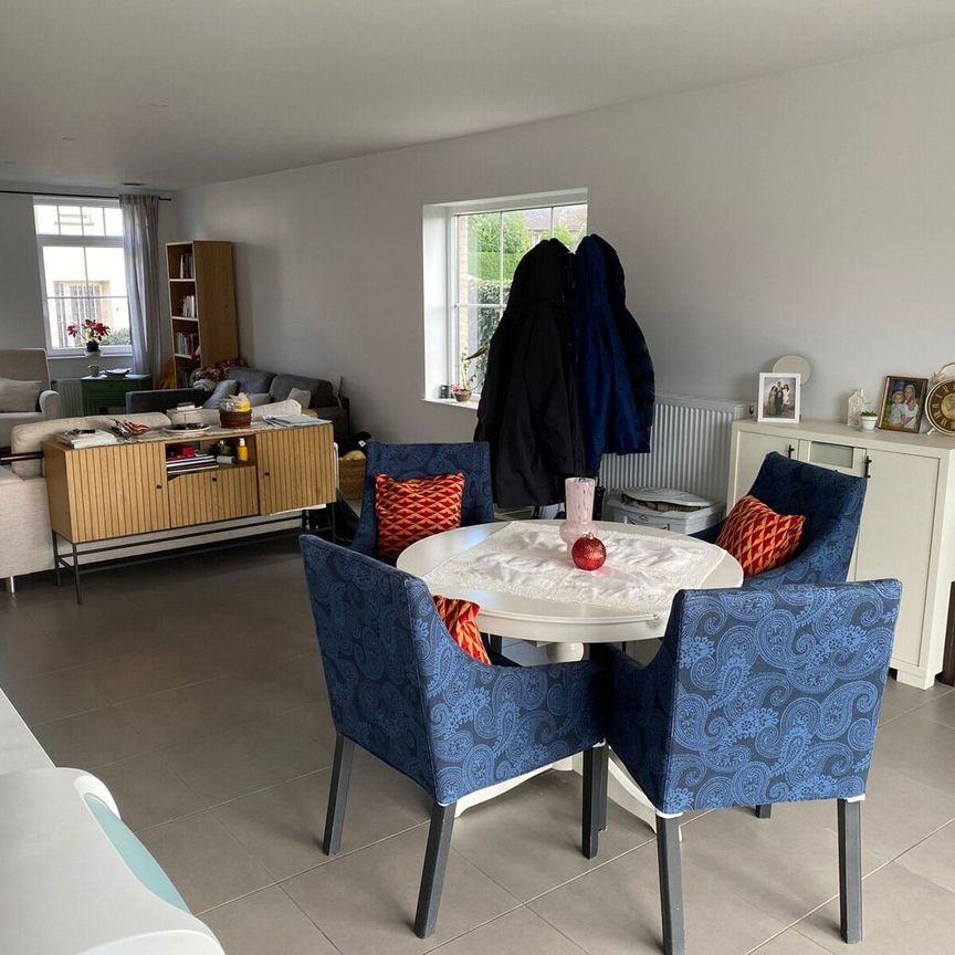 Recente ruime 3-gevel woning, ideaal gelegen op 1km van het centrum van Sterrebeek. - Photo 1