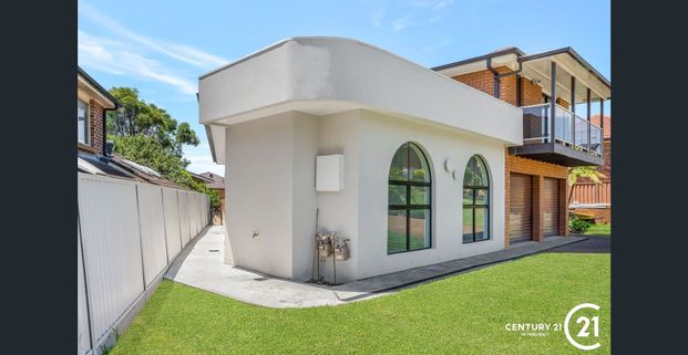 Prime Location! - Photo 1