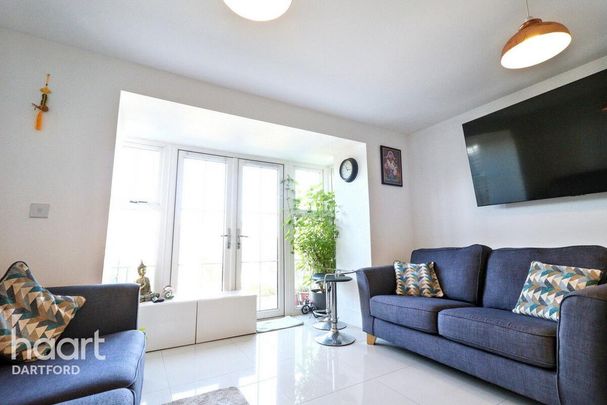 4 bedroom terraced house to rent - Photo 1