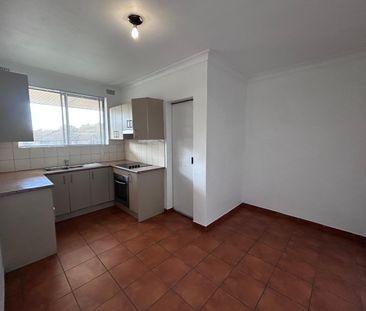 Renovated 2 bedroom unite in unit in super location! - Photo 4