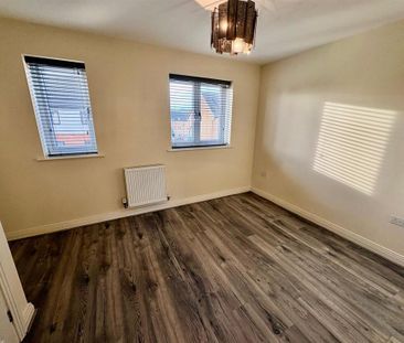 4 bedroom semi-detached house to rent - Photo 6