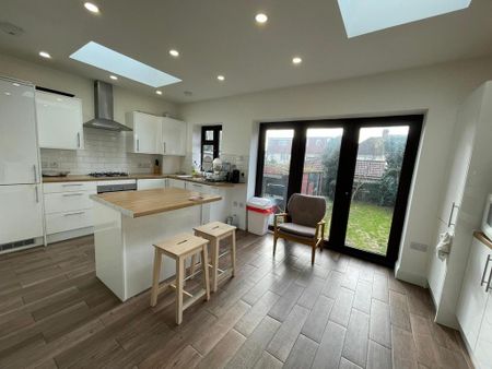 1 bedroom in a house share to rent - Photo 5