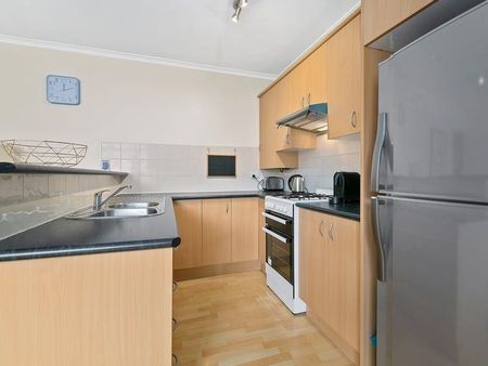 Bright and Airy Elevated Ground Floor Two Bedroom Apartment in Prime Position - Photo 4