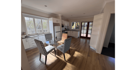 Elevated, Light-Filled 3-Bedroom Home with City Glimpses – Fully Furnished & Move-In Ready - Photo 3