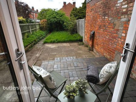 1 bedroom in a house share to rent - Photo 3