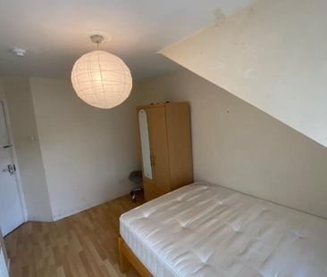 Great Apartment, 83b Dunluce Avenue, Queens Quarter, Belfast, BT9 7AW - Photo 1