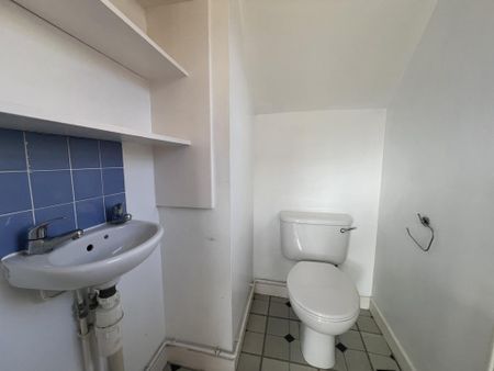 2 bedroom semi-detached house to rent - Photo 5
