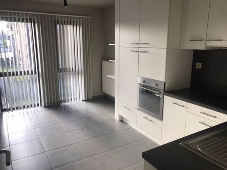 Rustig en zon georiënteerd, instapklaar 2 slk appartement met terras, private garage en dichtbij het Station van Denderleeuw en winkels - Foto 3