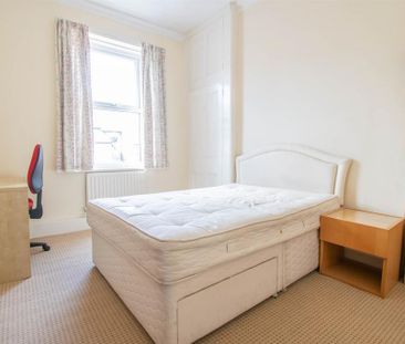 4 bedroom terraced house to rent - Photo 4