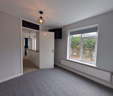 4 bedroom terraced house to rent - Photo 3