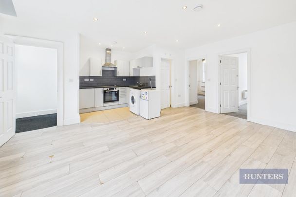 2 bedroom Flat To Let - Photo 1