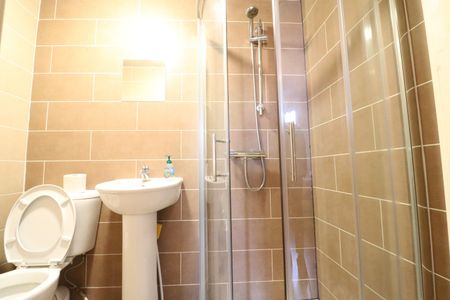 4 Bed Semi-Detached House, Cecil Avenue, IG11 - Photo 5