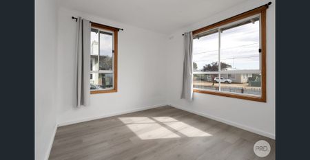 3 BEDROOM HOME IN WENDOUREE WITH LARGE BACKYARD - Photo 4