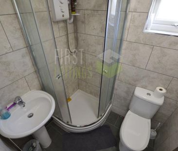 4 bedroom terraced house to rent - Photo 5