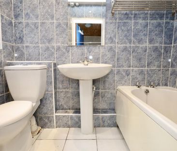 2 bedroom Flat to rent in Sandringham Road, South Gosforth, Newcast... - Photo 2