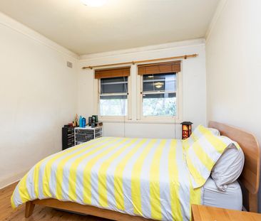 Art Deco Elegance in a Superb Lifestyle Setting - Photo 4