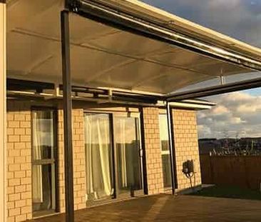 Large family home with pergola deck - Photo 3